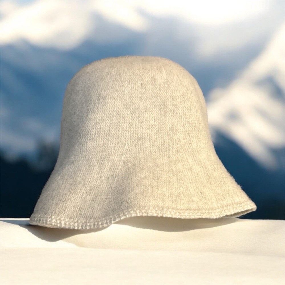 Cream Knit Bucket Hat
Universal Thread Wool Blend Knit Bucket Hat
Size: OS